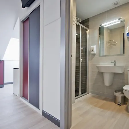 Ferramenteiro De Hotell 2*