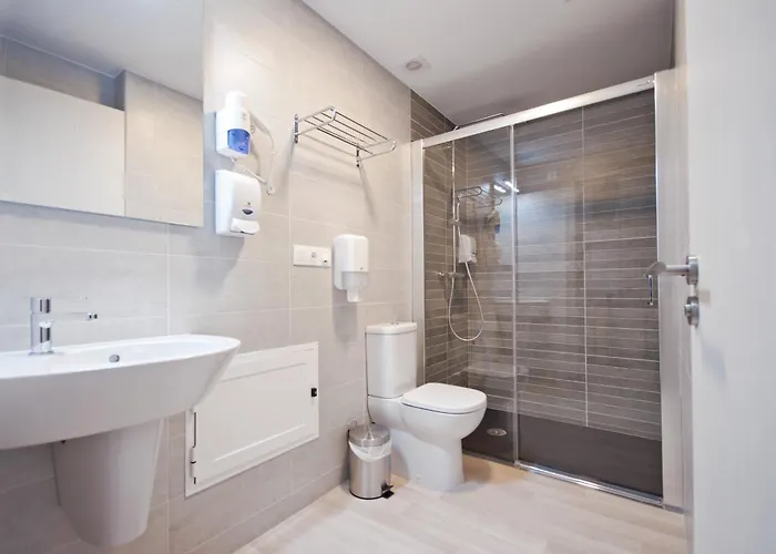 Ferramenteiro De מלון 2*