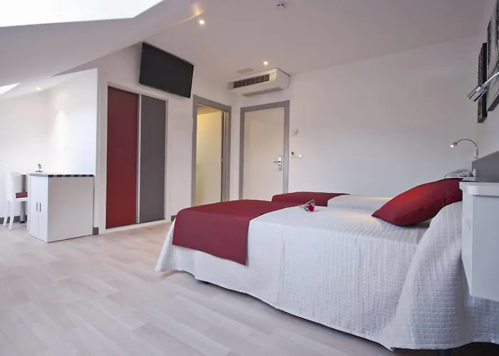 Ferramenteiro De מלון